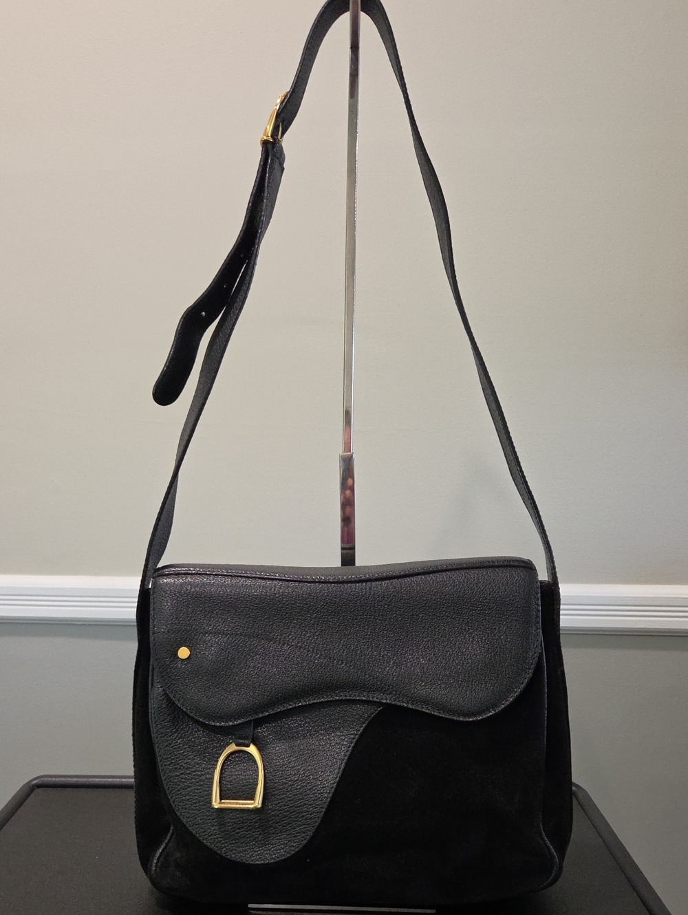 Gucci Vintage Black Suede Stirrup Saddle-Style Shoulder/Crossbody Bag